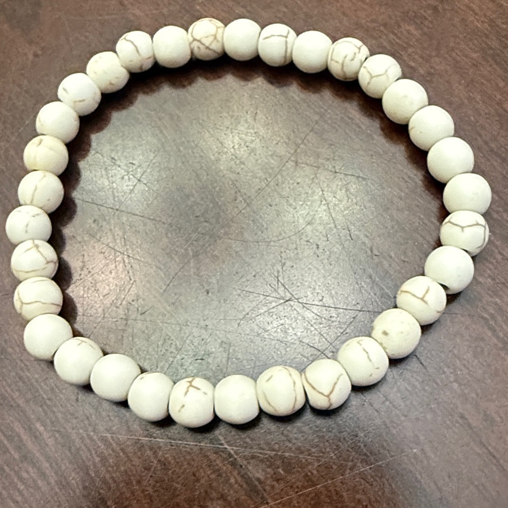 Anthropologie Howlite Beaded Stretch Bracelet!!🔥🔥🔥 - Picture 4 of 14